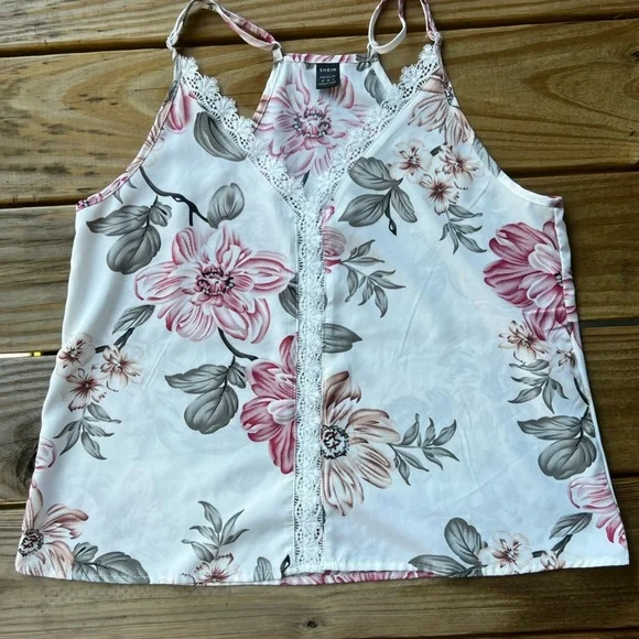 SHEIN skinny strap floral lacy tank top - Medium - Picture 9 of 9
